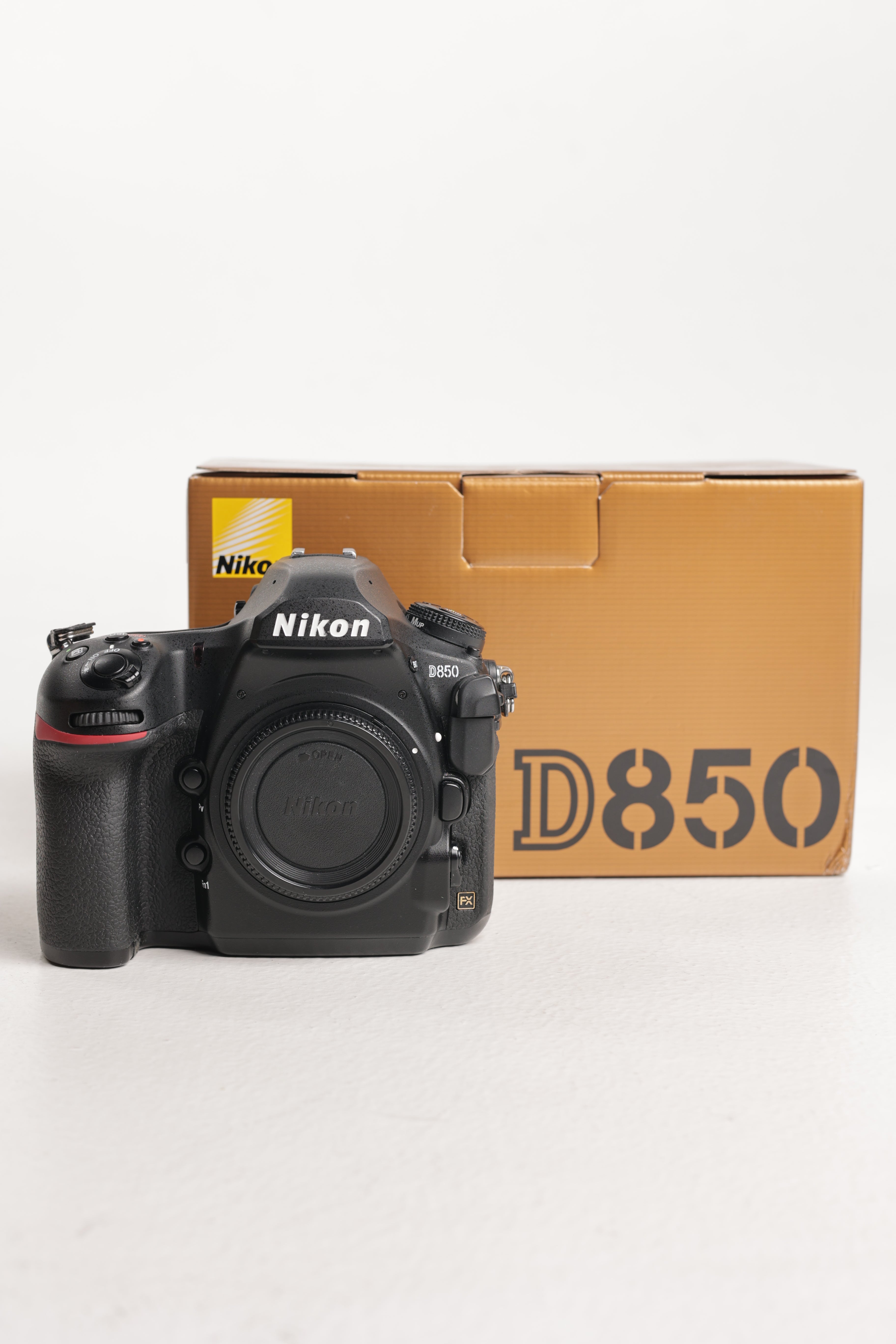 【専用】【美品】Nikon D850 ボディ【おまけ付き】