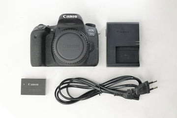 Canon EOS77D/04446 EOS 77D Body Only, Used