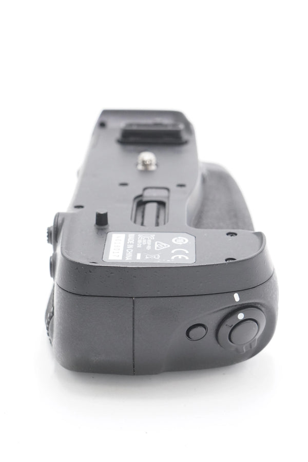 Nikon MBD18-18017 MB-D18 Multi Power Battery Pack, Used - AVC photo video store