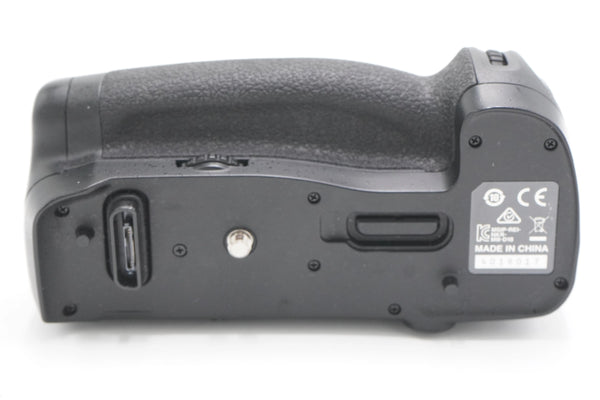 Nikon MBD18-18017 MB-D18 Multi Power Battery Pack, Used - AVC photo video store