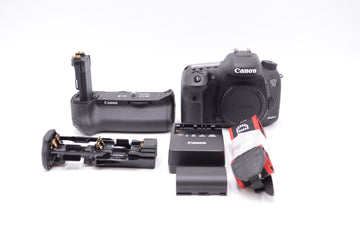 Canon EOS7DII/BGE16/37030 EOS 7D Mark II DSLR Camera Body W/BG-E16 Battery Grip (00413), Used