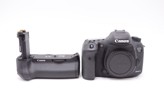 Canon EOS7DII/BGE16/37030 EOS 7D Mark II DSLR Camera Body W/BG-E16 Battery Grip (00413), Used