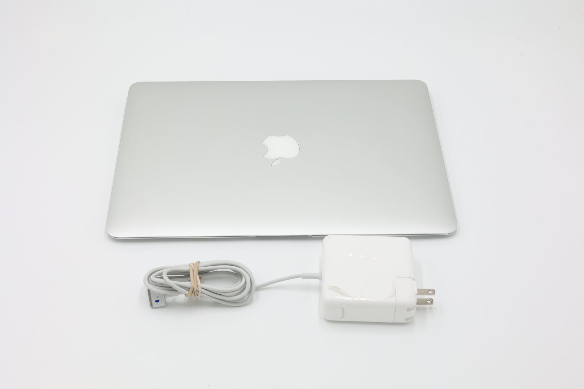 Apple Macbook Air 13 Inch 1.3 GHz i5 4GB (Mid 2013), Used