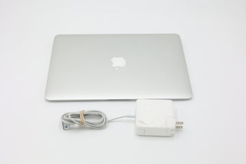 Apple Macbook Air 13 Inch 1.3 GHz i5 4GB (Mid 2013), Used