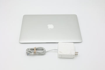 Apple Macbook Air 13 Inch 1.3 GHz i5 4GB, Used