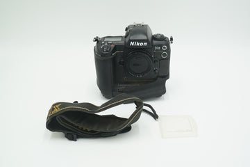 Nikon D1X/17543 D1x Body Only, Used (For Parts)