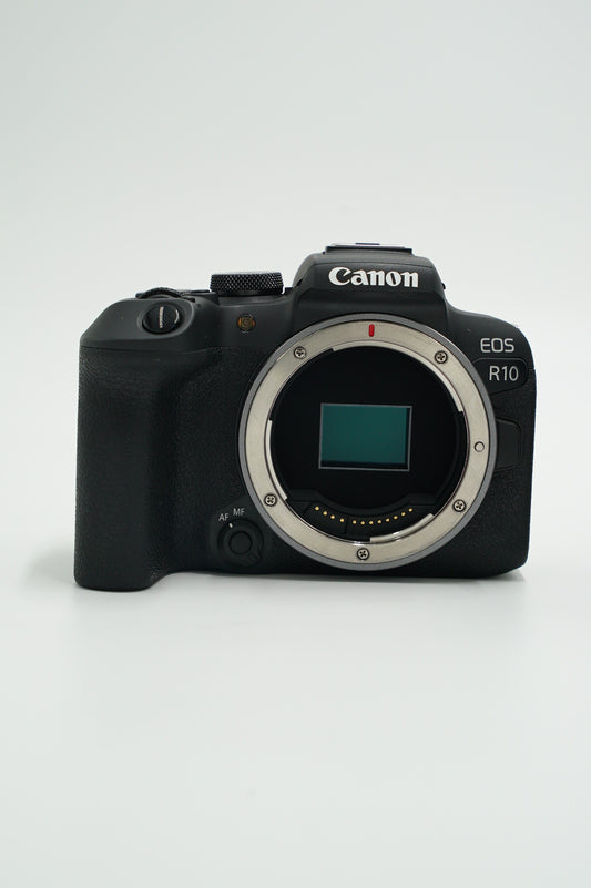 Canon EOSR10/18150/02089 EOS R10, RF-S 18-150mm f/3.5-6.3 IS STM Lens Kit, Used